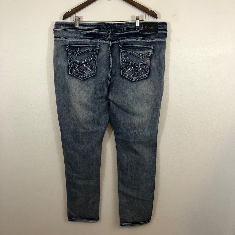 SOLD  Sizzle Jeans Med wash distressed design - Picture 11 of 11
